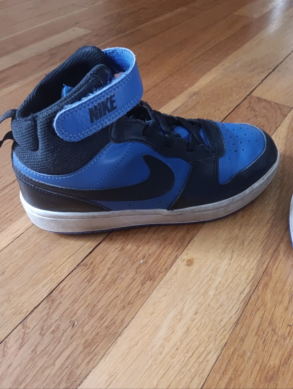 Nike Kids High-Top Sneakers in Royal Blue and Black - Picture 14 of 15